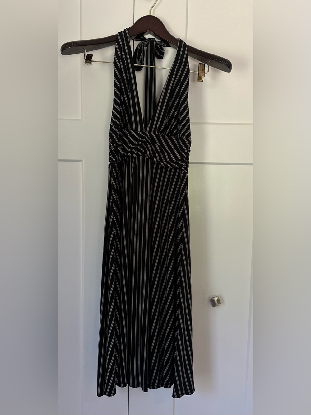 Alyn Paige Black and White Striped V-Neck Maxi Dress M